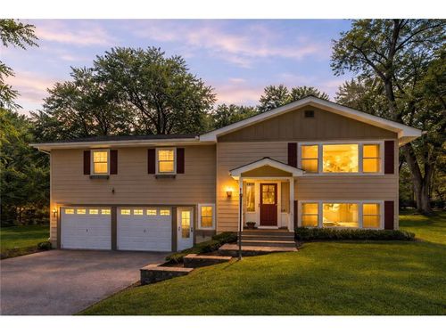 5301 Oakwood Dr, White Bear Tp, MN, 55110-2316 | Card Image