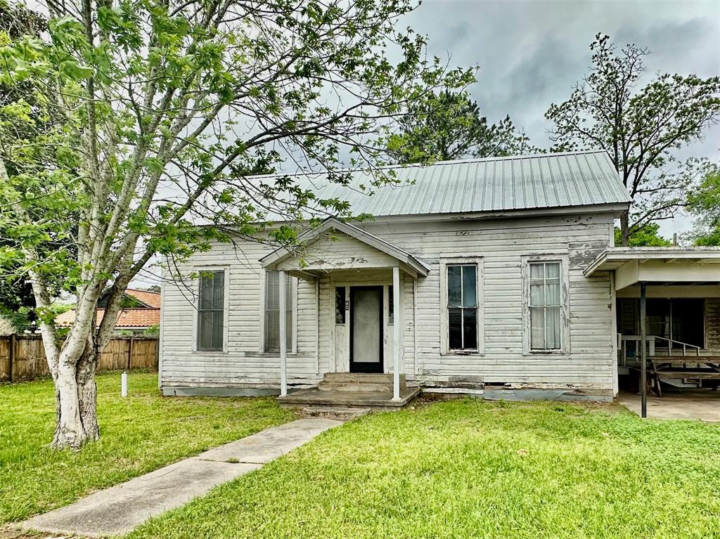 Village St, Woodville, TX 75979