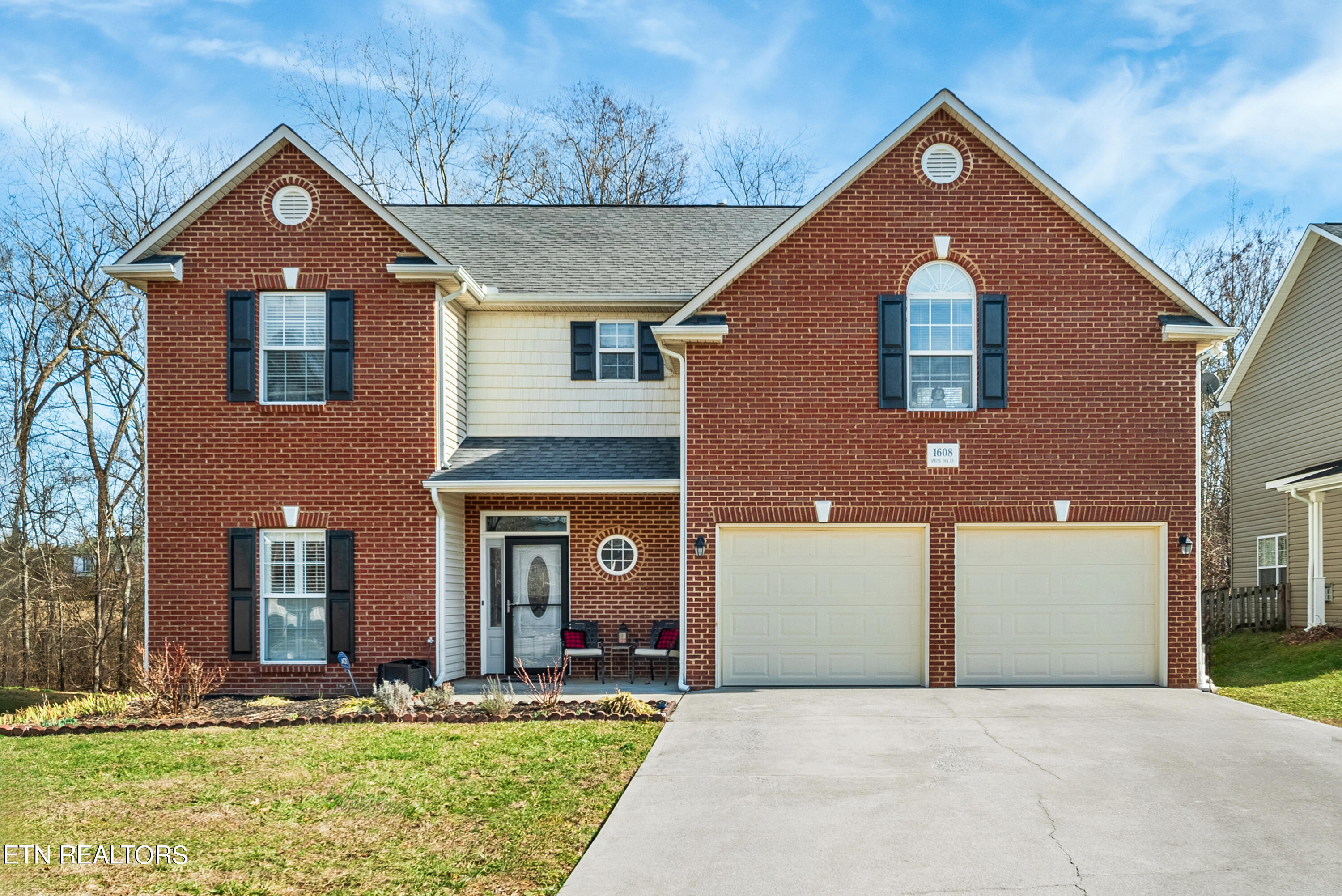 Spring Oak Ln, Lenoir City, TN 37772
