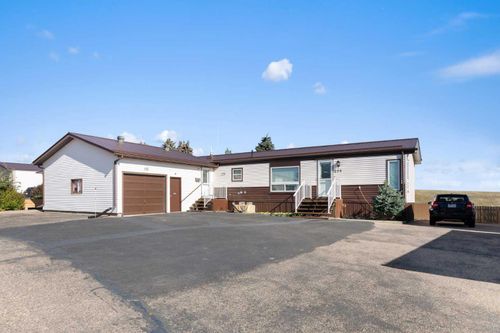 195 Fairchild St Sw, Medicine Hat, AB, T1A7Z6 | Card Image