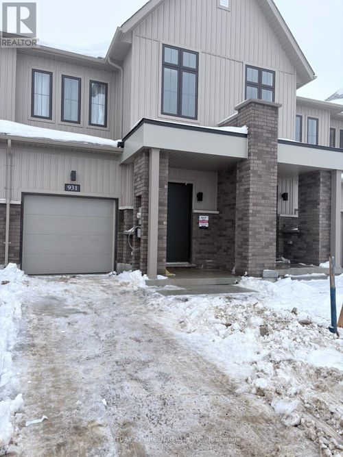 931 Douro St, Stratford, ON, N5A | Card Image