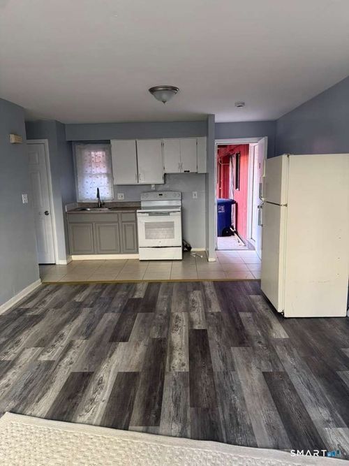 apt-18-240 Oak St, Bridgeport, CT, 06604-2669 | Card Image