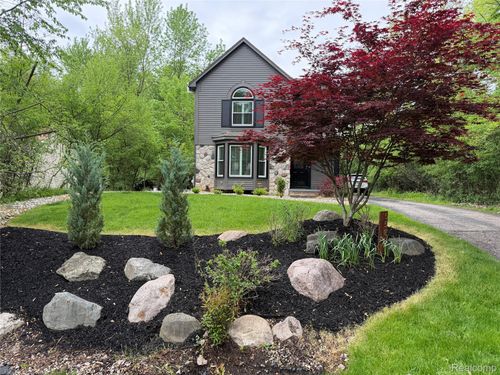 5589 Loveland Street, West Bloomfield Charter Township, MI, 48322 | Card Image