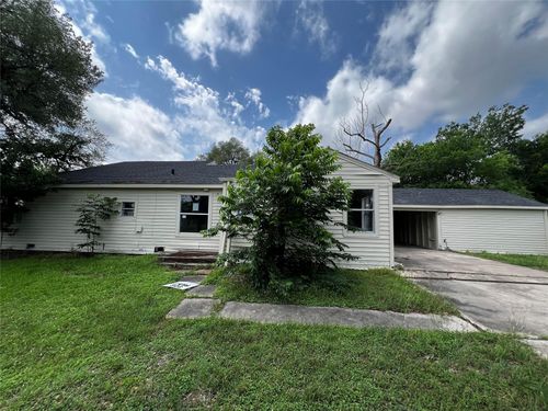 1805 E North St, Victoria, TX, 77901-8553 | Card Image