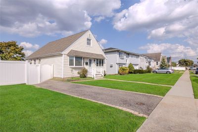 26 W Marine Avenue, House other with 3 bedrooms, 2 bathrooms and null parking in Lindenhurst NY | Image 1