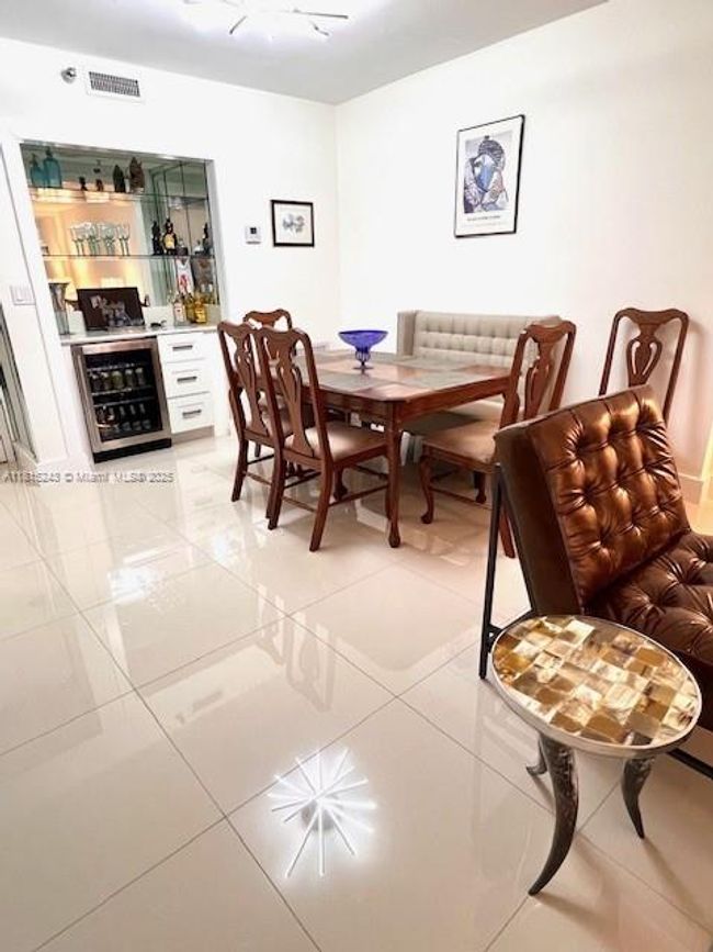 APT-1014 - 4001 Hillcrest Dr, Condo with 1 bedrooms, 2 bathrooms and null parking in Hollywood FL | Image 12