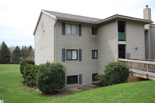 2687 Green Meadows Dr, Traverse City, MI, 49685-8674 | Card Image