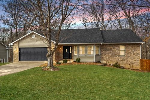 2107 Grant Ln, Columbia, MO, 65203-0646 | Card Image