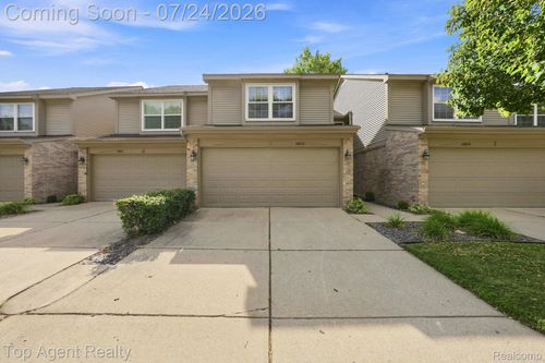 43835 Coachmaker Dr, Sterling Heights, MI, 48313-2201 | Card Image