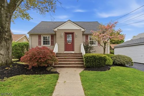 2 Oakwood Pl, North Brunswick, NJ, 08902-2321 | Card Image