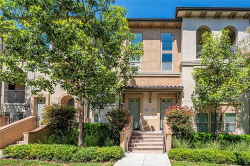 135 Neptune, Irvine, CA, 92618-1198 | Card Image