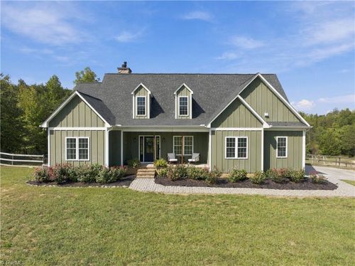 197 Lake Meadows Dr, Reidsville, NC, 27320-7776 | Card Image