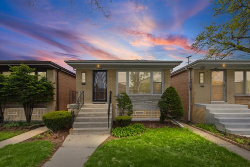 4855 W Gunnison St, Chicago, IL, 60630-2410 | Card Image