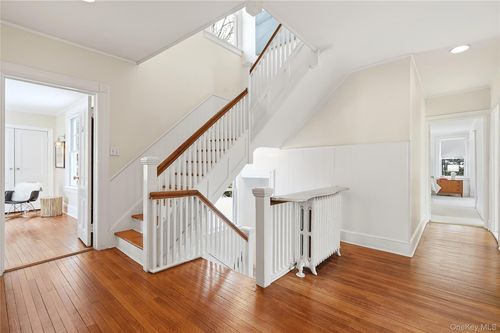 10 Circle Ave, Larchmont, NY, 10538-4219 | Card Image