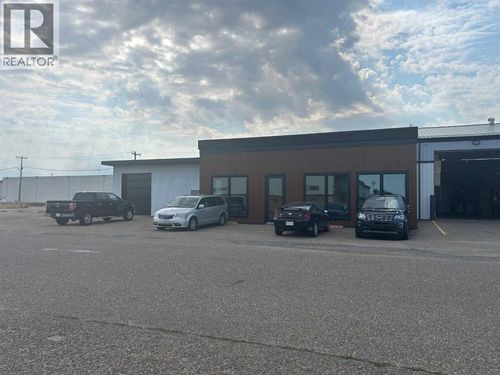 841 14 St Sw, Medicine Hat, AB, T1A4V9 | Card Image