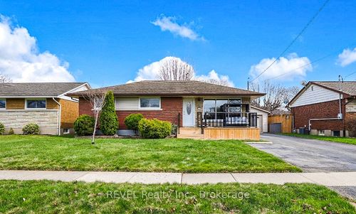 24 Grosvenor Street S, St Catharines, ON, L2M3E2 | Card Image