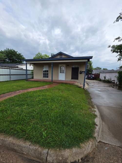 2204 Salisbury Ave, Fort Worth, TX, 76106-7462 | Card Image