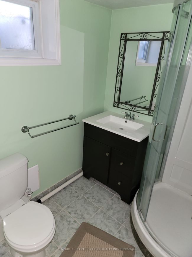 27 South Dr, House other with 3 bedrooms, 2 bathrooms and 5 parking in Dundas ON | Image 18