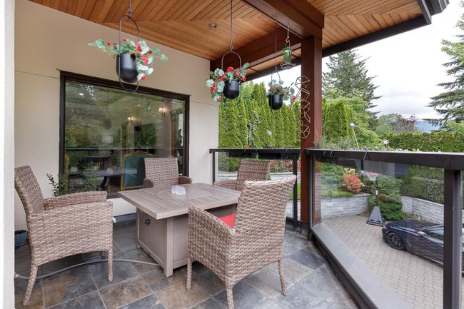 1080 Eyremount Drive, House other with 6 bedrooms, 5 bathrooms and 3 parking in West Vancouver BC | Image 23