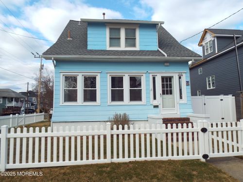 518 13th Ave, Belmar, NJ, 07719-2434 | Card Image