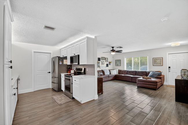 735 La Costa Way, House other with 3 bedrooms, 2 bathrooms and null parking in Lantana FL | Image 14