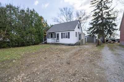 7377 Airport Rd, House other with 3 bedrooms, 1 bathrooms and 6 parking in Mount Hope ON | Image 1