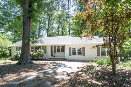 202 Shawnee Trl Se, Marietta, GA, 30067-7320 | Card Image