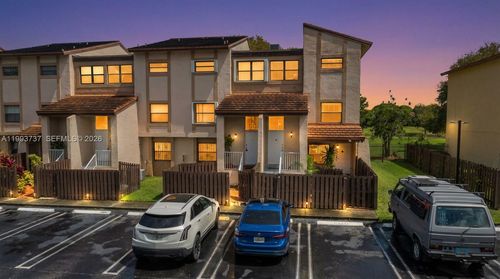 apt-12-425 W Park Dr, Miami, FL, 33172-3903 | Card Image