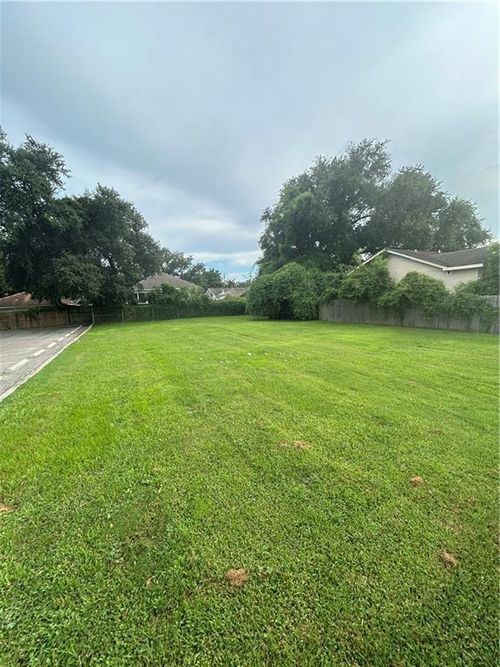 1516 Seville Dr, New Orleans, LA, 70122-1951 | Card Image