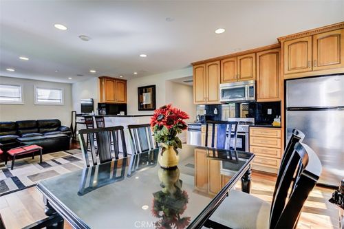 b-2504 23rd St, Santa Monica, CA, 90405-2812 | Card Image