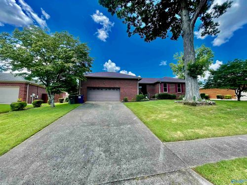 2604 Carlsbad Dr Nw, Huntsville, AL, 35810-3782 | Card Image