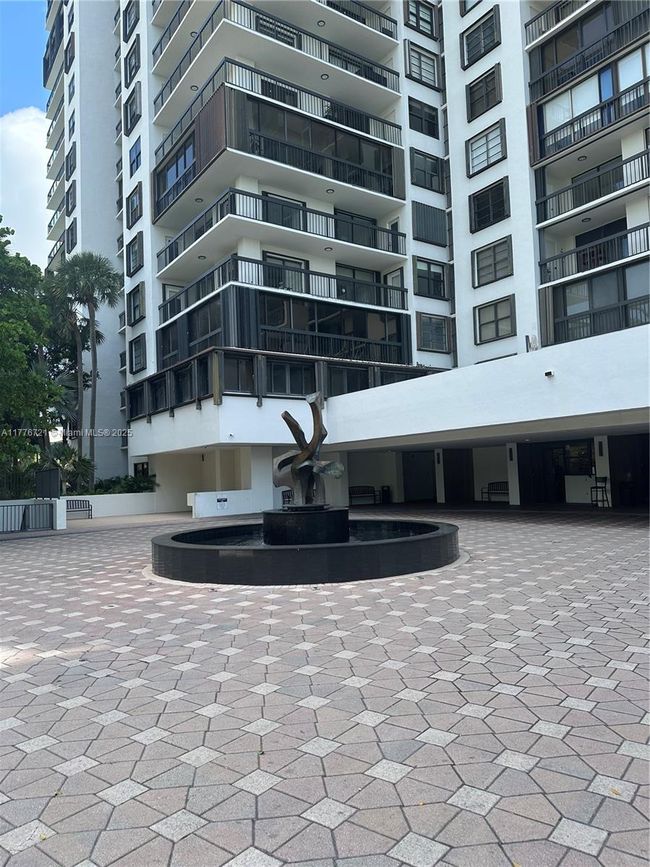 APT-1607 - 2333 Brickell Ave, Condo with 2 bedrooms, 2 bathrooms and null parking in Miami FL | Image 8