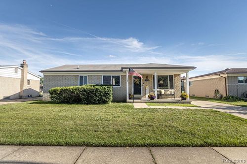 15270 Cambridge Dr, Fraser, MI, 48026-2301 | Card Image