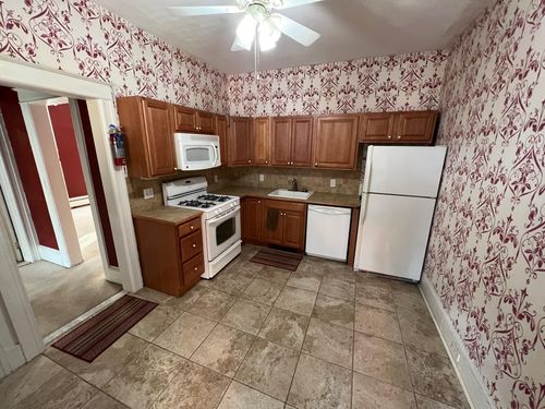 apt-2-138 Franklin St, Poughkeepsie, NY, 12601-4338 | Card Image