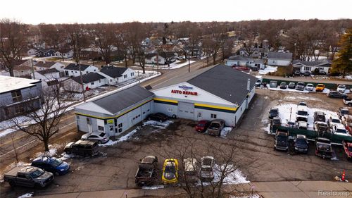 386 S Ford Blvd, Ypsilanti, MI, 48198-6067 | Card Image