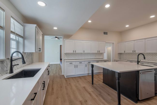 818 S Travis St, House other with 4 bedrooms, 4 bathrooms and null parking in Sherman TX | Image 8