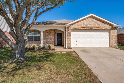 9013 Sagebrush Trl, Cross Roads, TX, 76227-3824 | Card Image
