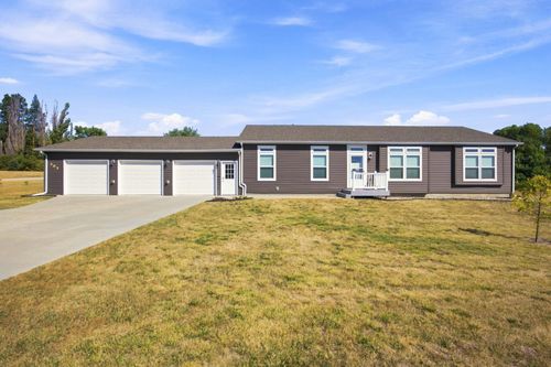 303 Morrow Dr, Enderlin, ND, 58027-1204 | Card Image