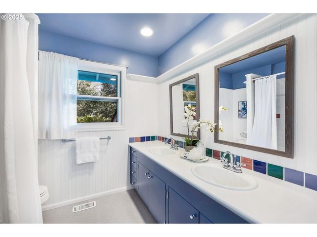 764 10 Th St, House other with 3 bedrooms, 3 bathrooms and 2 parking in Lake Oswego OR | Image 26