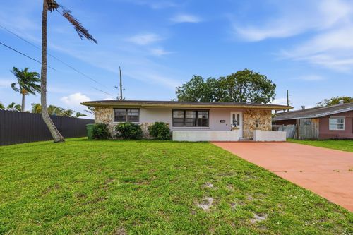 7670 Nw 11th Ct, Pembroke Pines, FL, 33024-5202 | Card Image