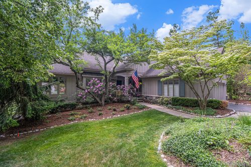 4825 Mirror Lake Dr, West Bloomfield, MI, 48323-1533 | Card Image