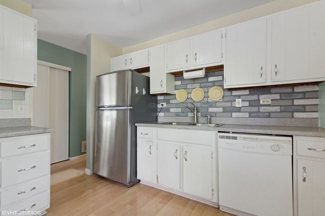 181 Campbell Dr, House other with 3 bedrooms, 2 bathrooms and 1 parking in Bolingbrook IL | Image 5