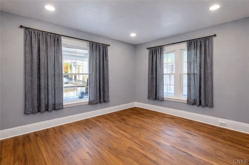 15 School St, Auburn, NY, 13021-3805 | Card Image