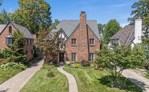 8286 Huntington Rd, Huntington Woods, MI, 48070-1642 | Card Image