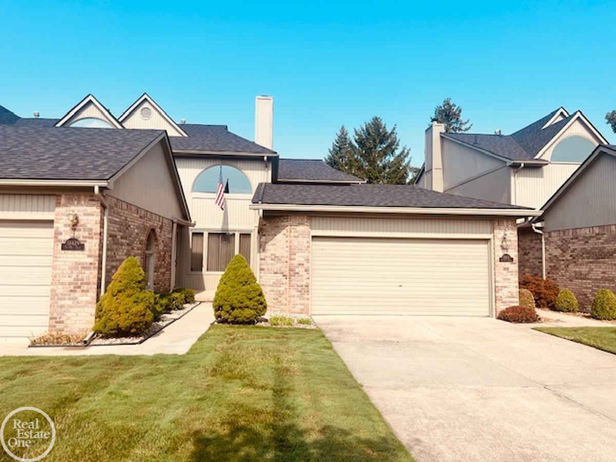 Fox Hill Trl, Chesterfield, MI 48047