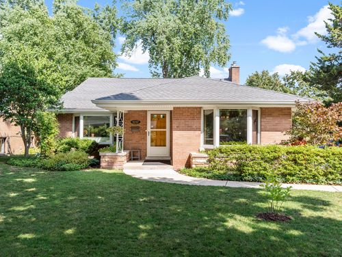 9237 Forestview Rd, Evanston, IL, 60203-1601 | Card Image
