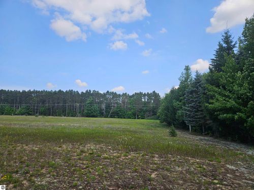 19172 Cedar Run Rd, Traverse City, MI, 49684-9398 | Card Image