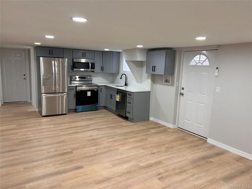 1-660 Great Neck Rd, Copiague, NY, 11726-3811 | Card Image