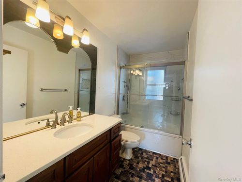 1-585 Tabor Pl, East Meadow, NY, 11554-5329 | Card Image