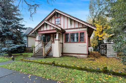 2652 Blackwood St, Victoria, BC, V8T3W3 | Card Image